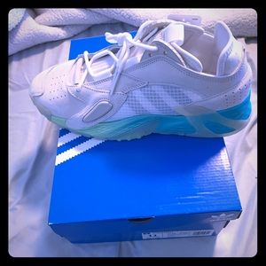 Adidas streetball sneakers Men size 11. Never worn